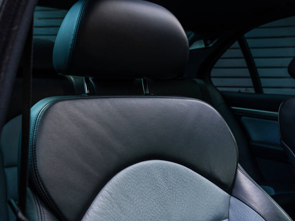 Image 29/56 of BMW M5 (2000)