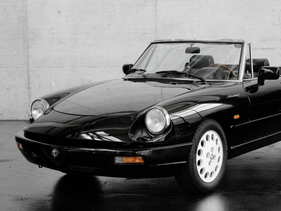 Bild 44/48 von Alfa Romeo 2.0 Spider (1993)