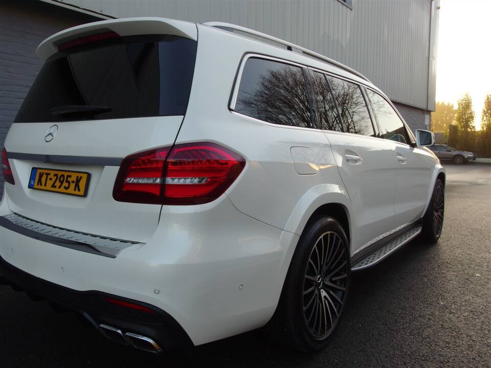 Image 18/98 of Mercedes-Benz GLS 63 AMG 4MATIC (2016)