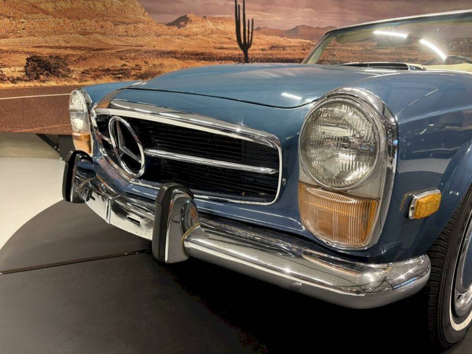 Image 3/36 de Mercedes-Benz 280 SL (1970)