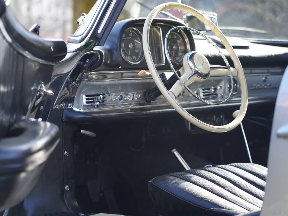 Image 2/14 of Mercedes-Benz 300 SL Roadster (1958)