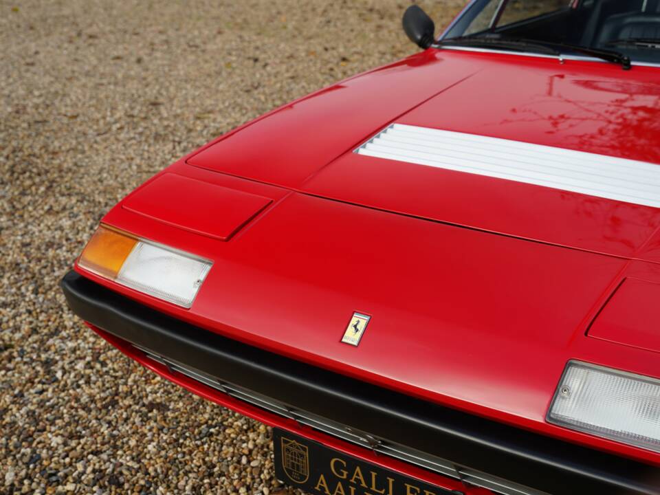 Image 34/50 de Ferrari 365 GT4 2+2 (1974)