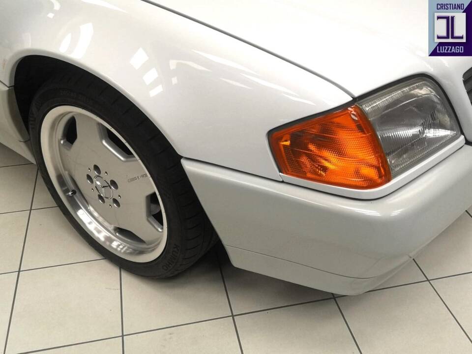 Image 11/54 of Mercedes-Benz 500 SL (1991)