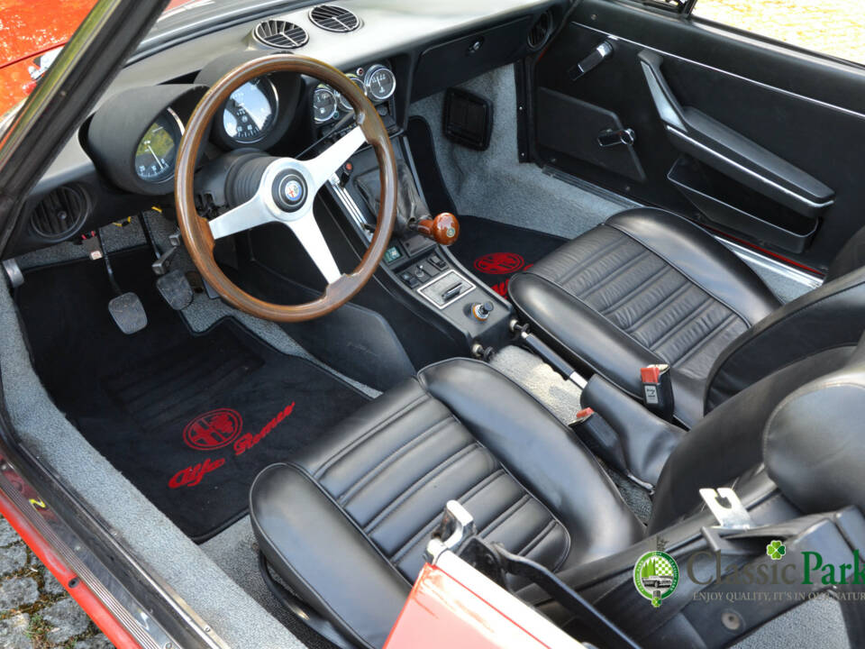 Image 12/50 de Alfa Romeo 2000 Spider Veloce (1981)