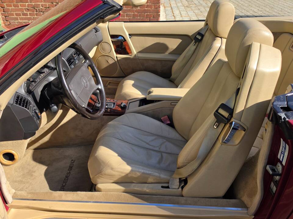 Image 15/100 of Mercedes-Benz 300 SL-24 (1991)