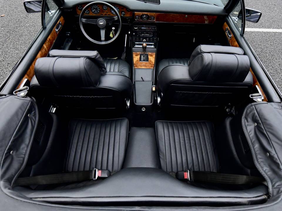 Immagine 43/48 di Aston Martin V8 Volante (1978)