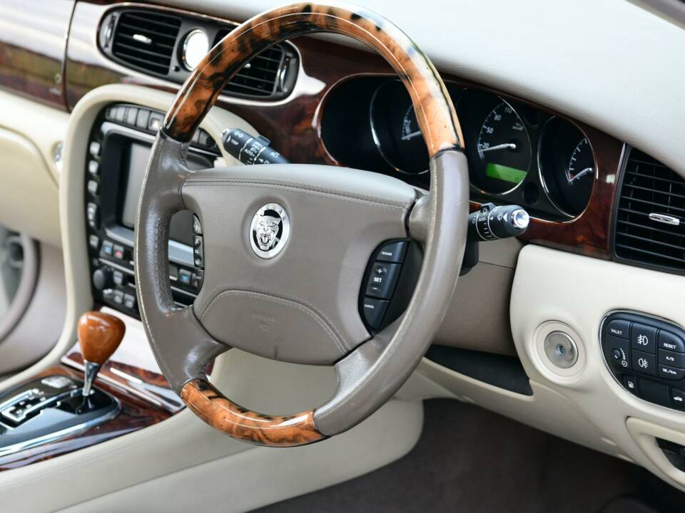 Image 50/50 of Jaguar XJ 8 4.2 (2008)