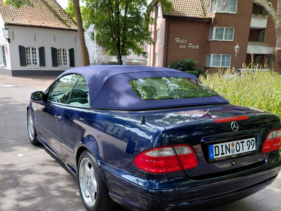 Immagine 3/18 di Mercedes-Benz CLK 200 (1999)