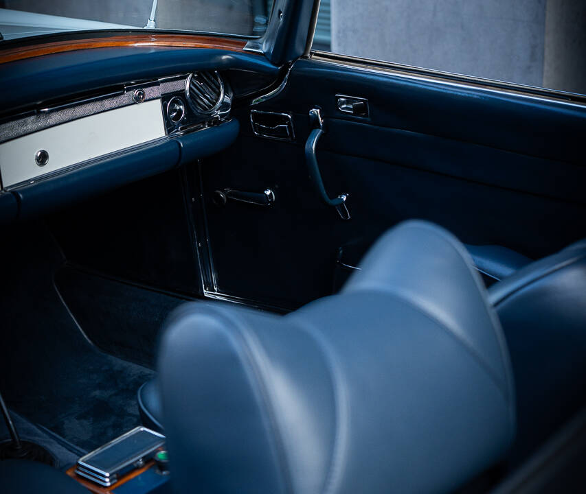 Image 8/15 of Mercedes-Benz 280 SL (1970)