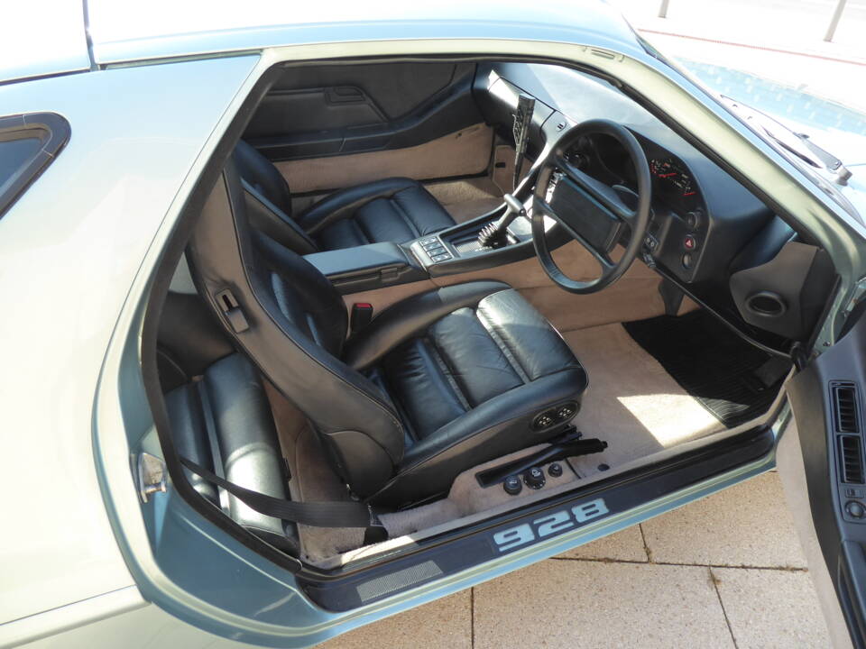 Image 7/7 of Porsche 928 S (1985)