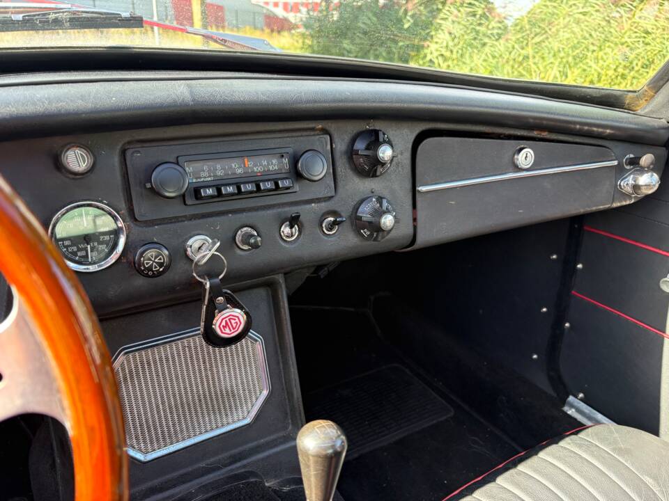 Afbeelding 7/18 van MG MGB GT (1967)