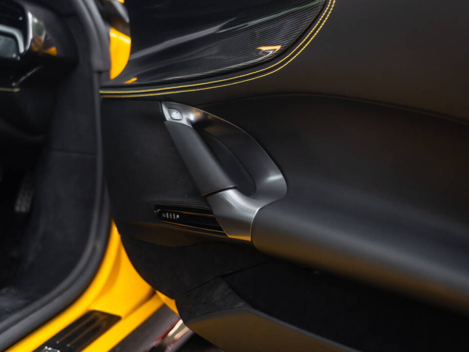 Immagine 38/61 di Ferrari SF90 Stradale (2021)