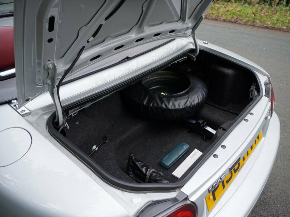 Afbeelding 17/23 van Mazda MX-5 1.8 (1997)