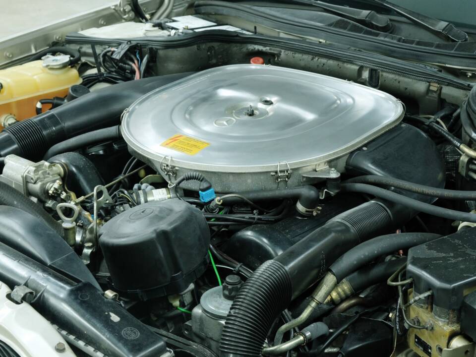 Image 23/50 of Mercedes-Benz 420 SEC (1989)