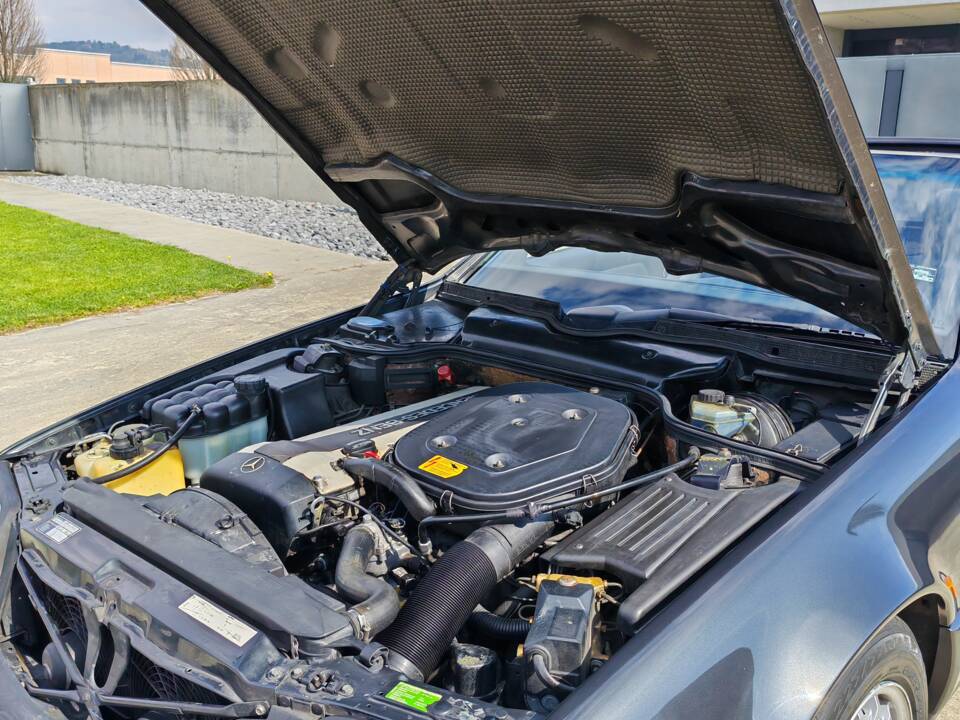 Image 38/42 of Mercedes-Benz 300 SL-24 (1992)