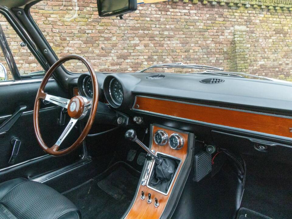 Image 37/50 de Alfa Romeo Giulia GT 1300 Junior (1972)