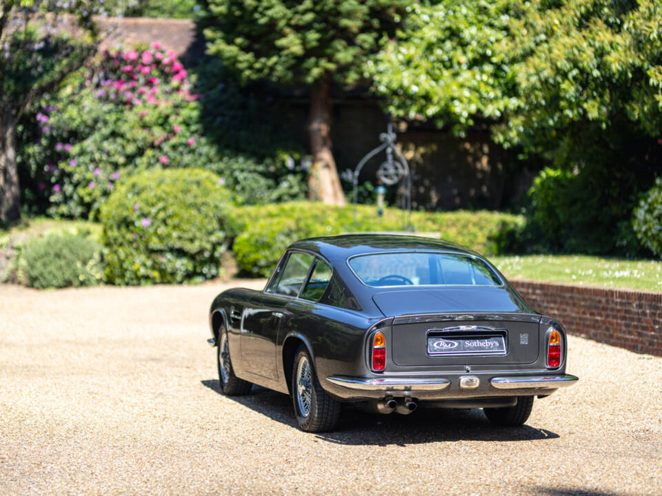 Bild 12/50 von Aston Martin DB 6 Vantage (1970)
