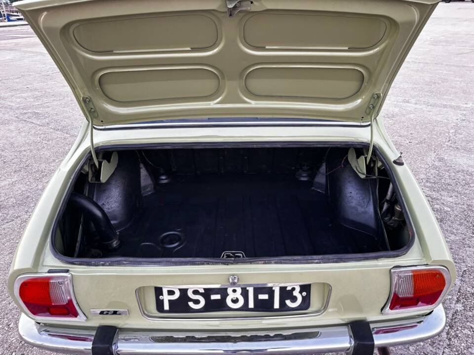 Image 43/55 de Peugeot 504 GL (1979)