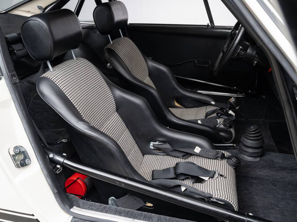 Image 22/26 of Porsche 911 2.2 S (1971)