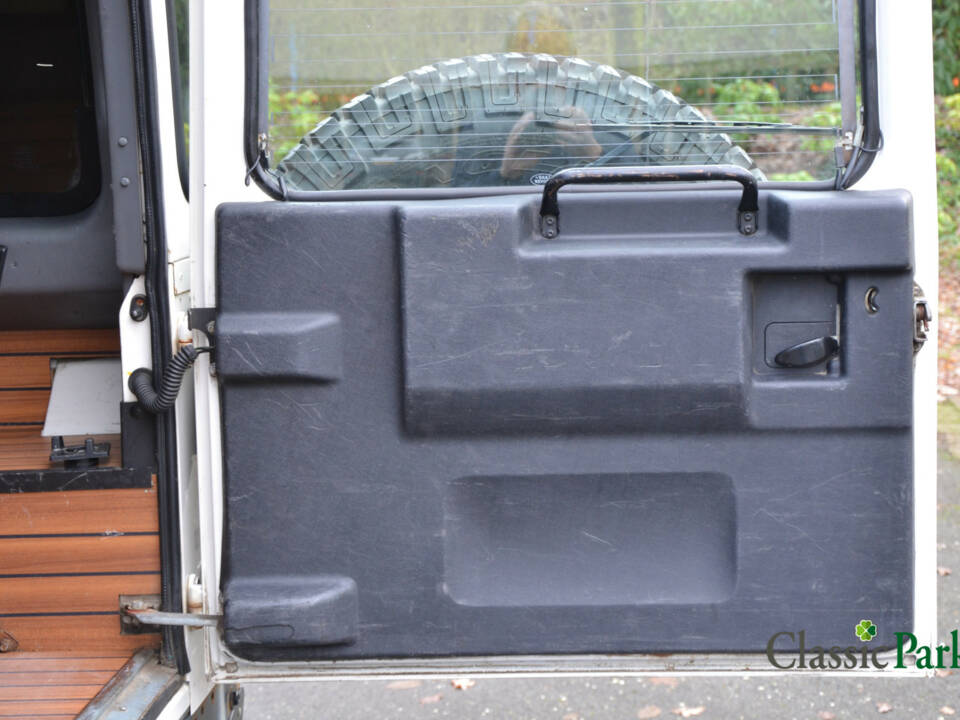 Image 23/50 of Land Rover Defender 90 (2008)