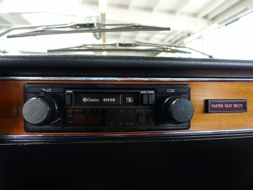Bild 4/42 von Alfa Romeo 2000 GT Veloce (1975)
