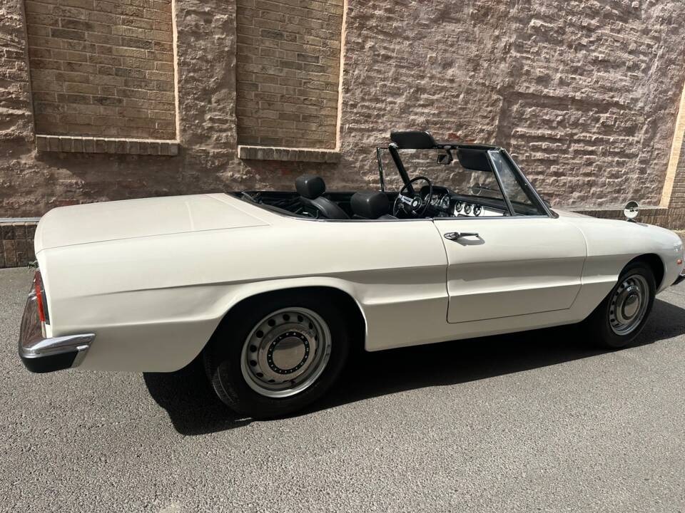 Image 8/63 of Alfa Romeo Spider 1300 Junior (1970)