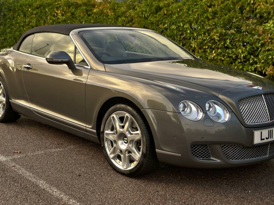 Image 20/50 of Bentley Continental GTC (2011)