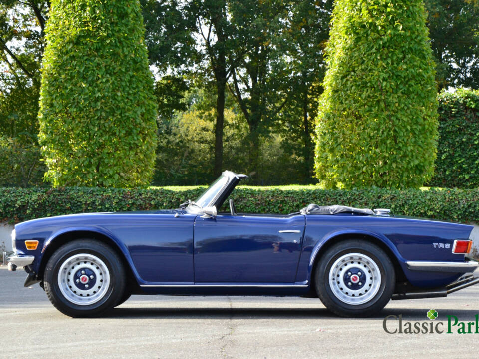 Image 2/50 of Triumph TR 6 (1975)