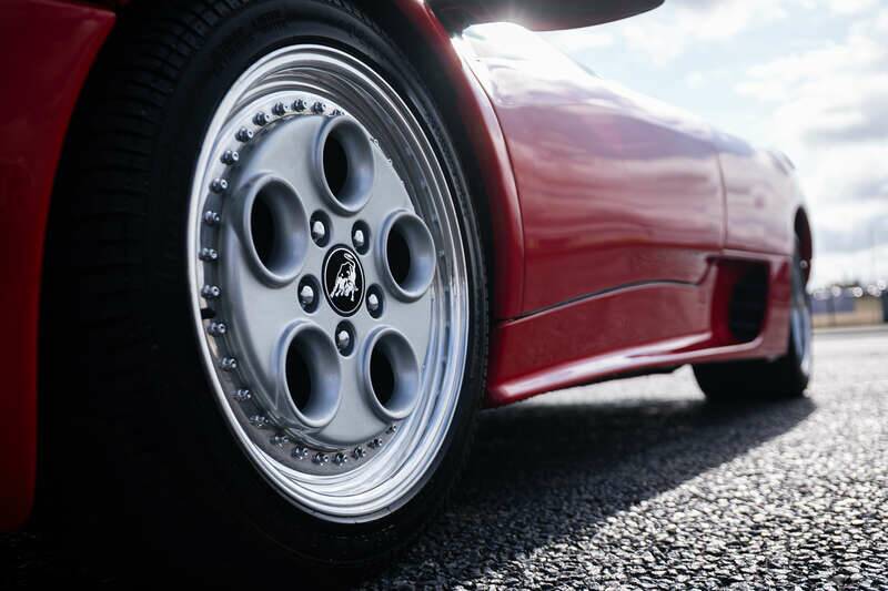 Image 44/48 of Lamborghini Diablo (1991)
