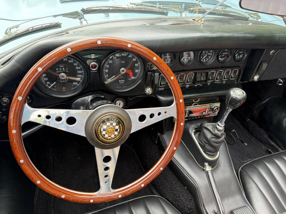 Afbeelding 2/8 van Jaguar E-Type (1968)