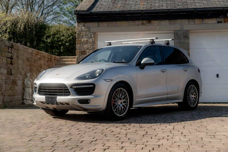 Image 12/50 de Porsche Cayenne GTS (2012)