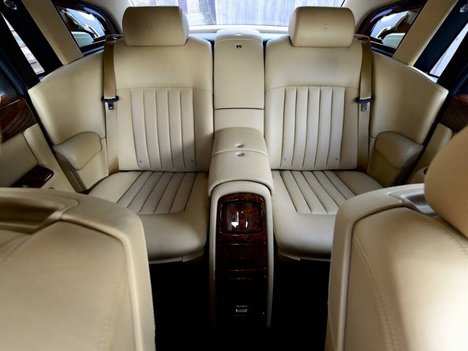 Image 22/50 of Rolls-Royce Phantom VII (2010)