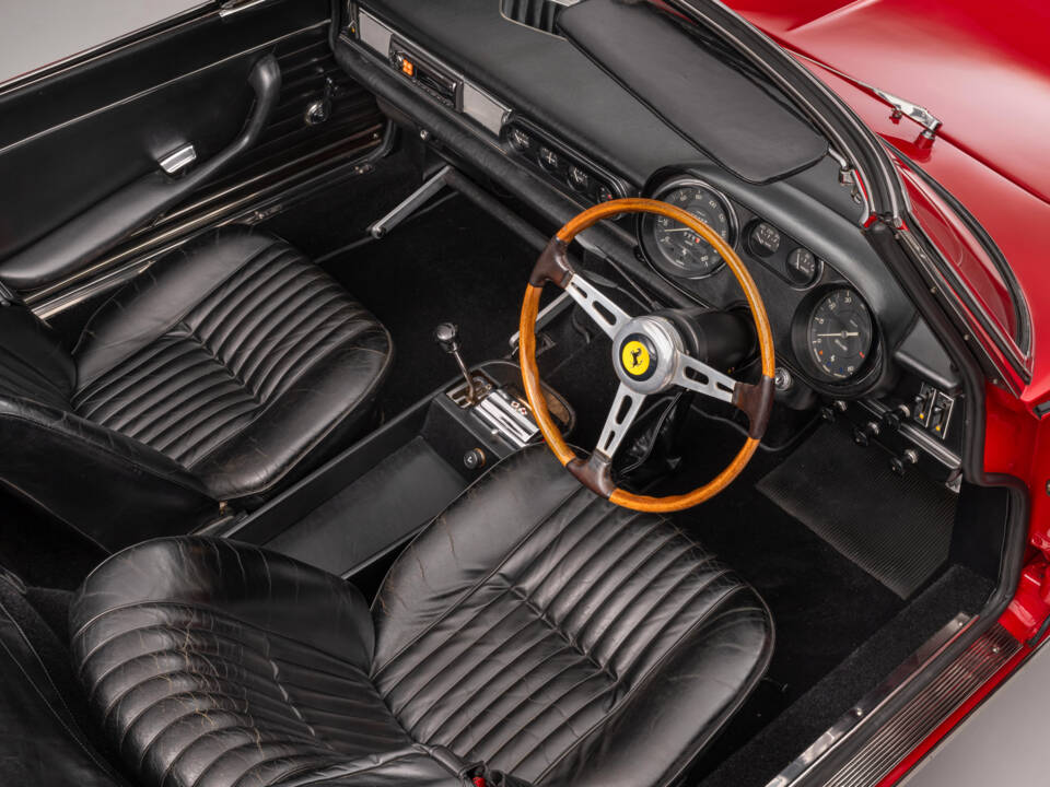 Image 17/28 of Ferrari 275 GTS (1965)
