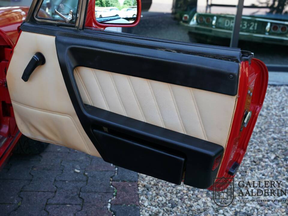 Immagine 38/50 di Alfa Romeo 2.0 Spider (1991)