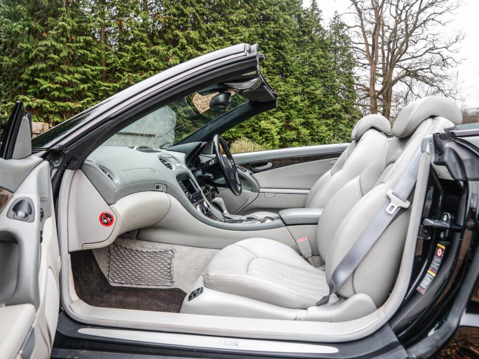 Immagine 36/46 di Mercedes-Benz SL 65 AMG (2005)