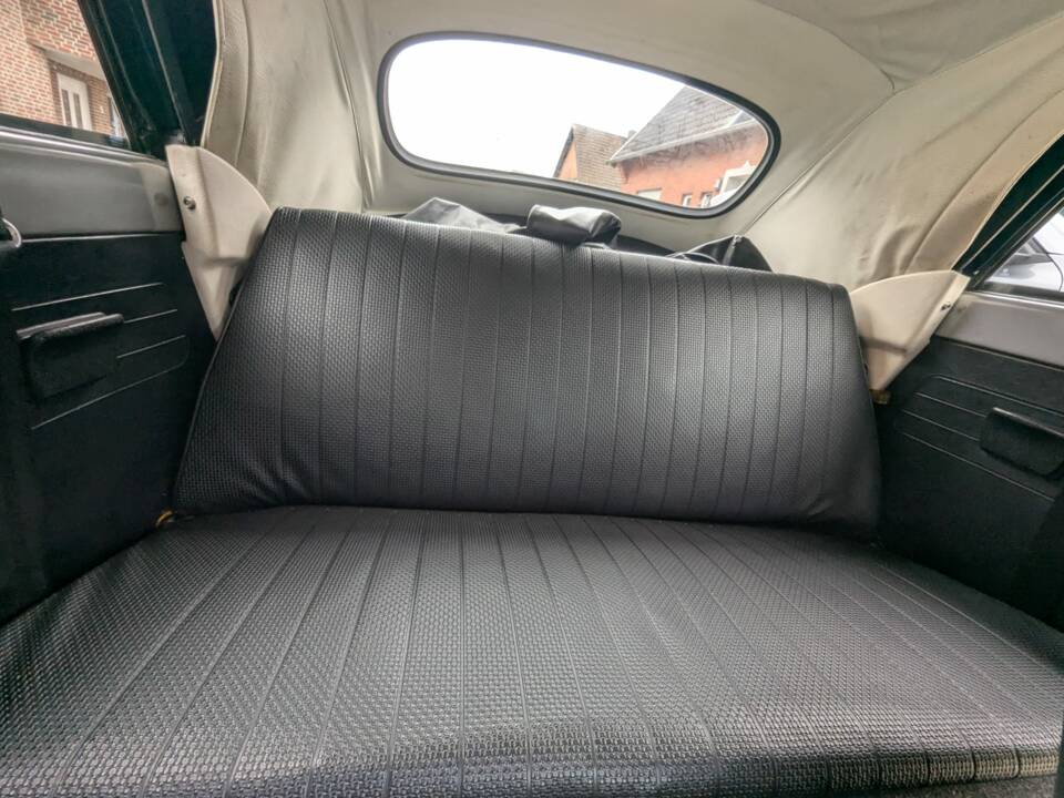 Image 10/27 of Volkswagen Beetle 1303 LS (1977)