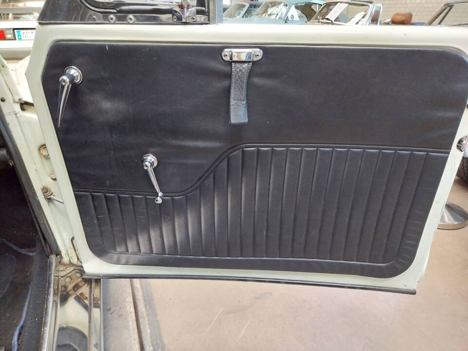 Immagine 8/29 di Morris Minor 1000 Traveller (1968)