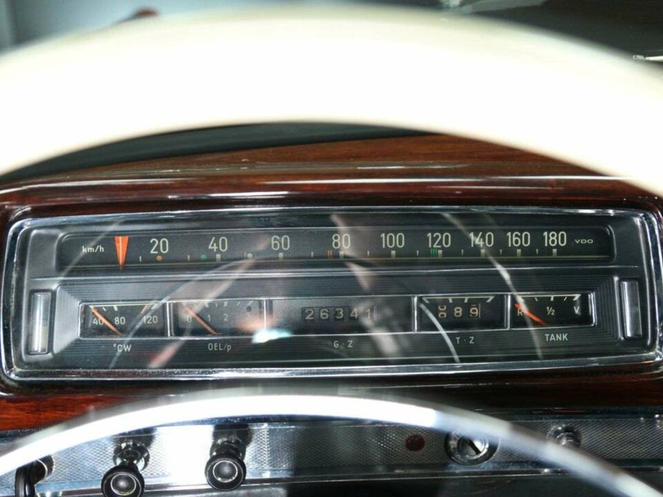 Bild 22/49 von Mercedes-Benz 220 SE (1960)