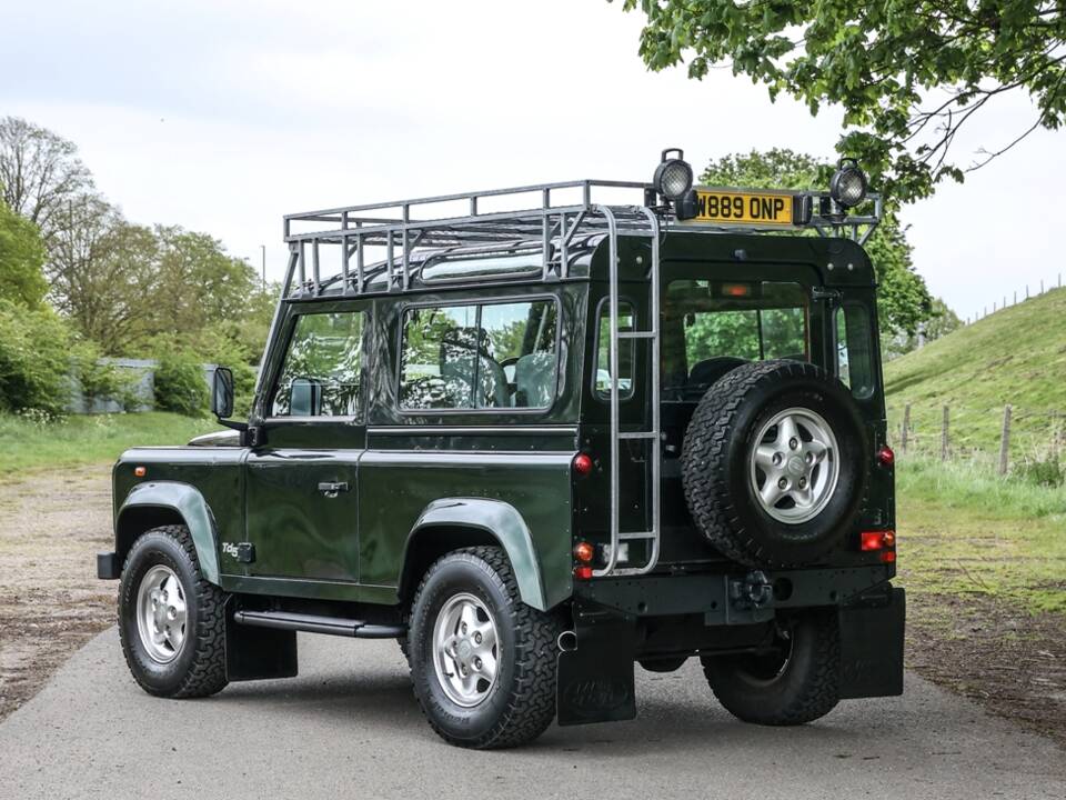 Image 3/16 of Land Rover Defender 90 &quot;50th Anniversary&quot; (2000)