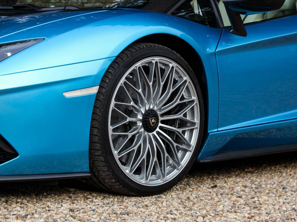 Image 15/50 of Lamborghini Aventador S (2018)