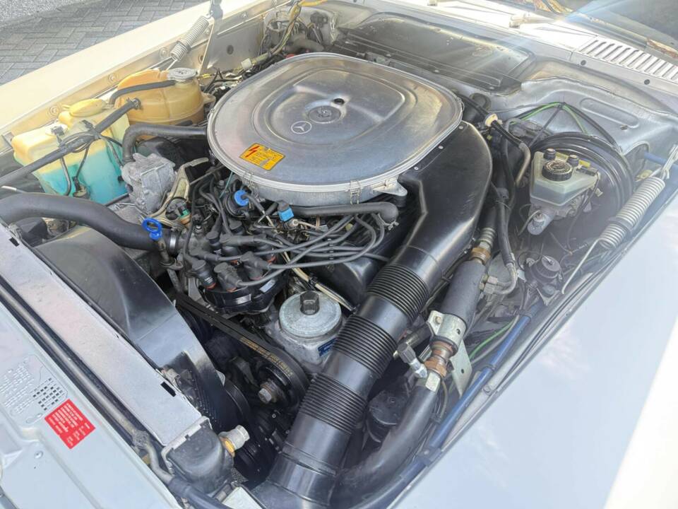 Afbeelding 31/44 van Mercedes-Benz 560 SL (1986)