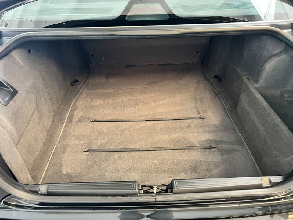Immagine 30/48 di BMW 740i (2001)