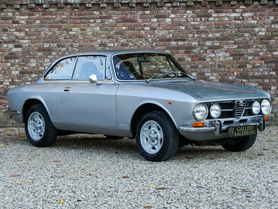 Image 44/50 of Alfa Romeo 1750 GT Veloce (1970)