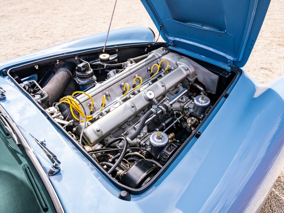 Image 33/56 of Aston Martin DB 4 (1960)