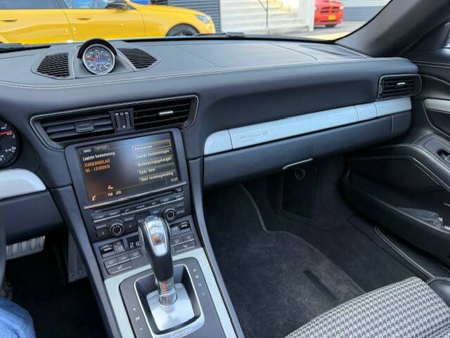 Immagine 13/27 di Porsche 911 Targa 4 GTS (2015)