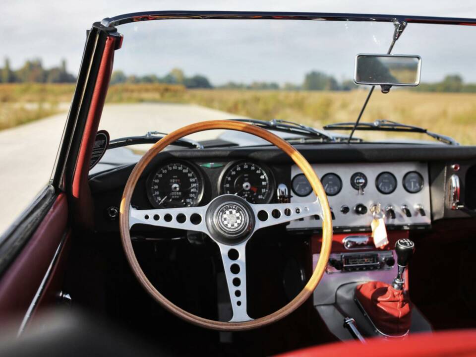 Image 9/50 de Jaguar E-Type 3.8 Flat Floor (1961)