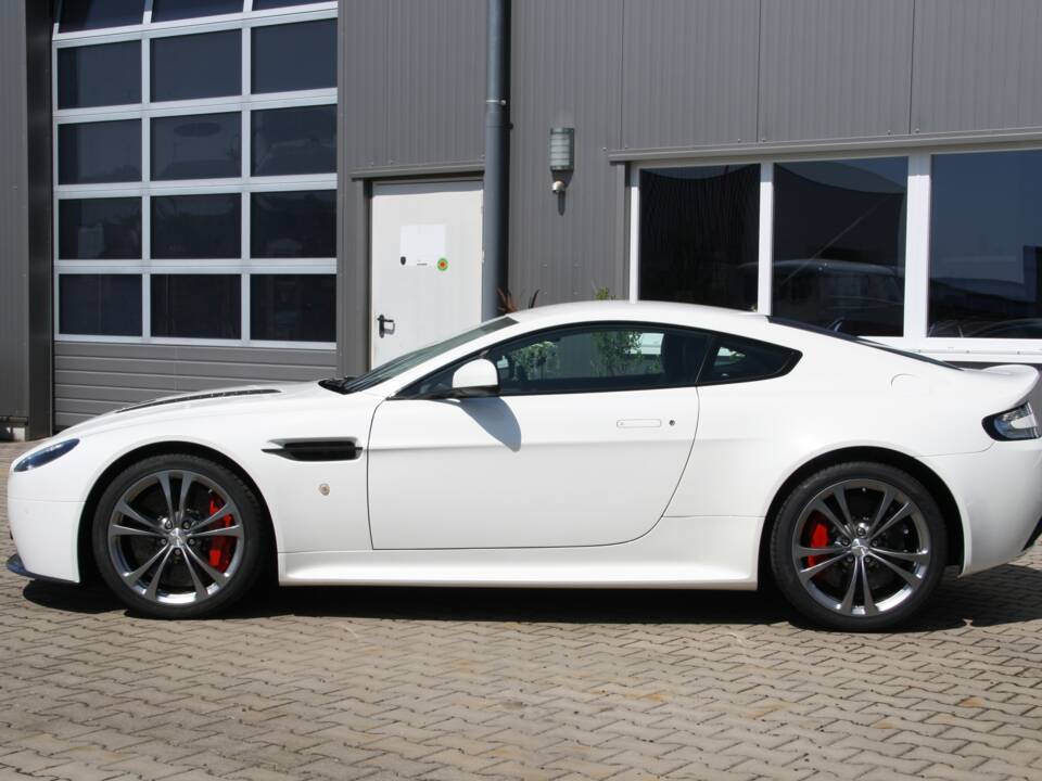 Image 6/24 de Aston Martin V12 Vantage S (2015)