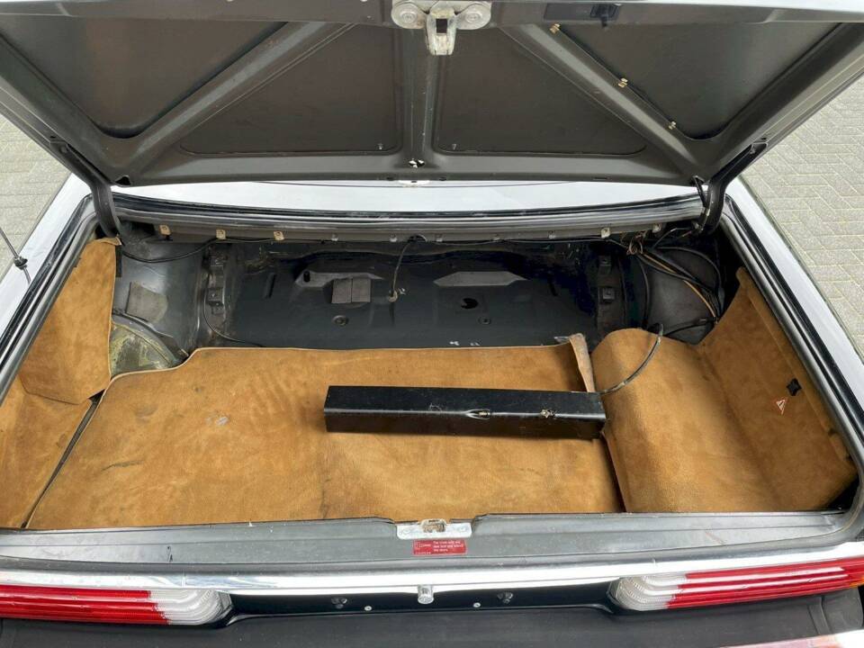 Bild 24/36 von Mercedes-Benz 560 SL (1986)
