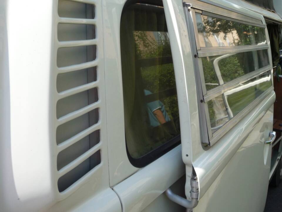 Image 37/100 of Volkswagen T2b Westfalia (1973)