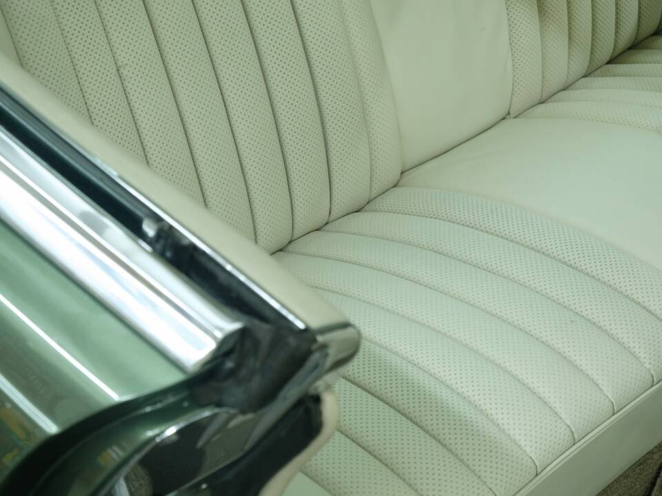 Image 33/50 de Mercedes-Benz 350 SLC (1973)